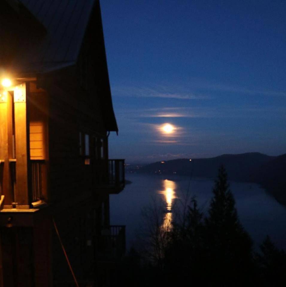 Moon Water Lodge Malahat Exteriér fotografie