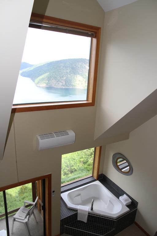 Moon Water Lodge Malahat Exteriér fotografie