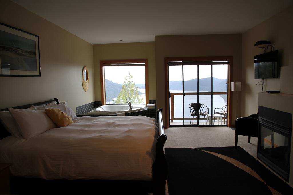 Moon Water Lodge Malahat Exteriér fotografie
