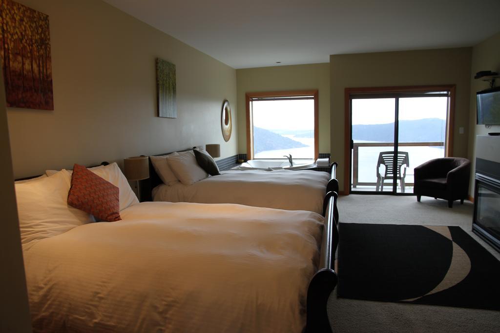 Moon Water Lodge Malahat Exteriér fotografie